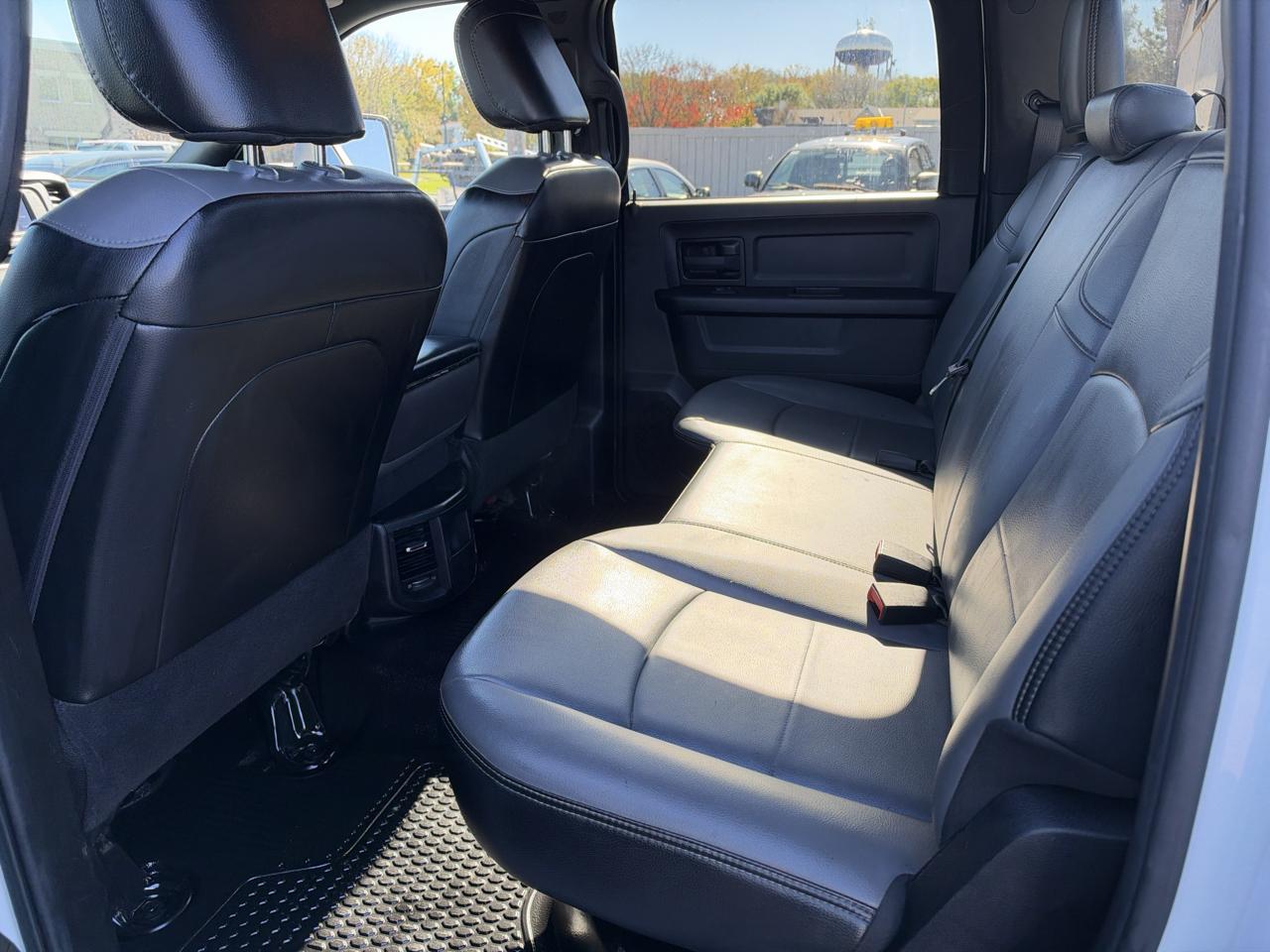 RAM 3500 Tradesman 4x4 Crew Cab 8' Box 2023