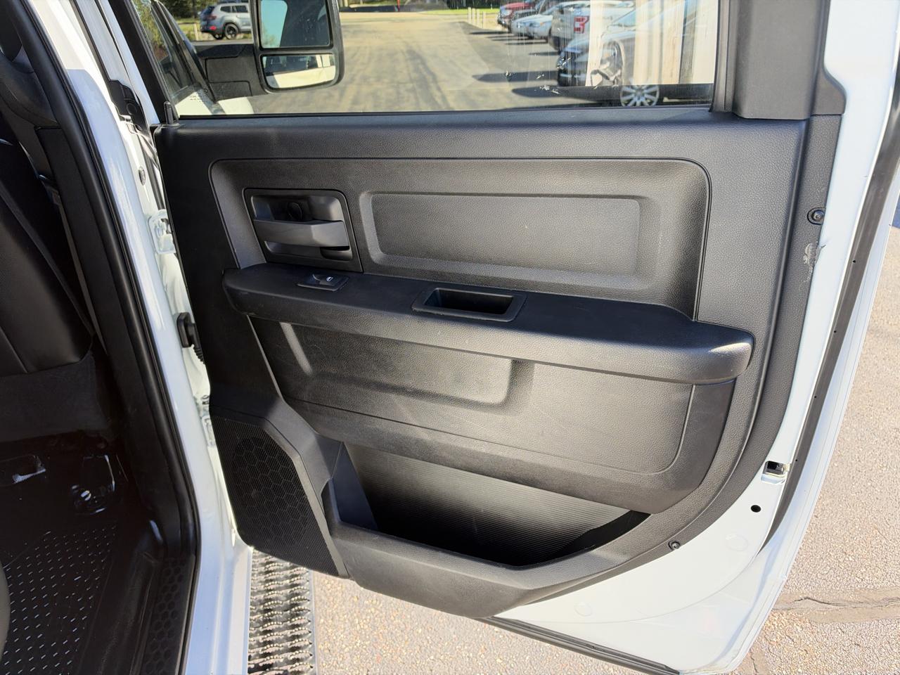 RAM 3500 Tradesman 4x4 Crew Cab 8' Box 2023