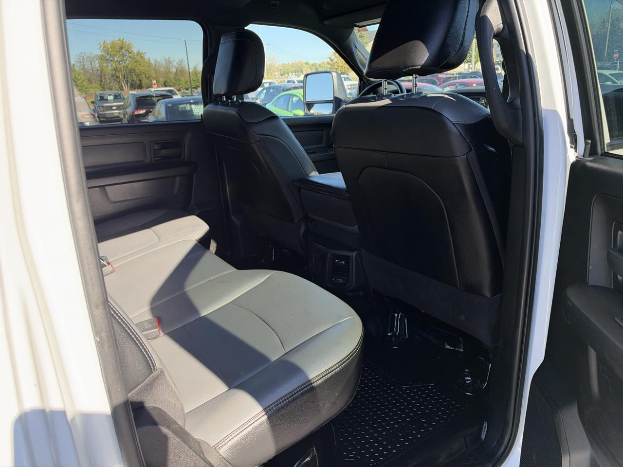 RAM 3500 Tradesman 4x4 Crew Cab 8' Box 2023