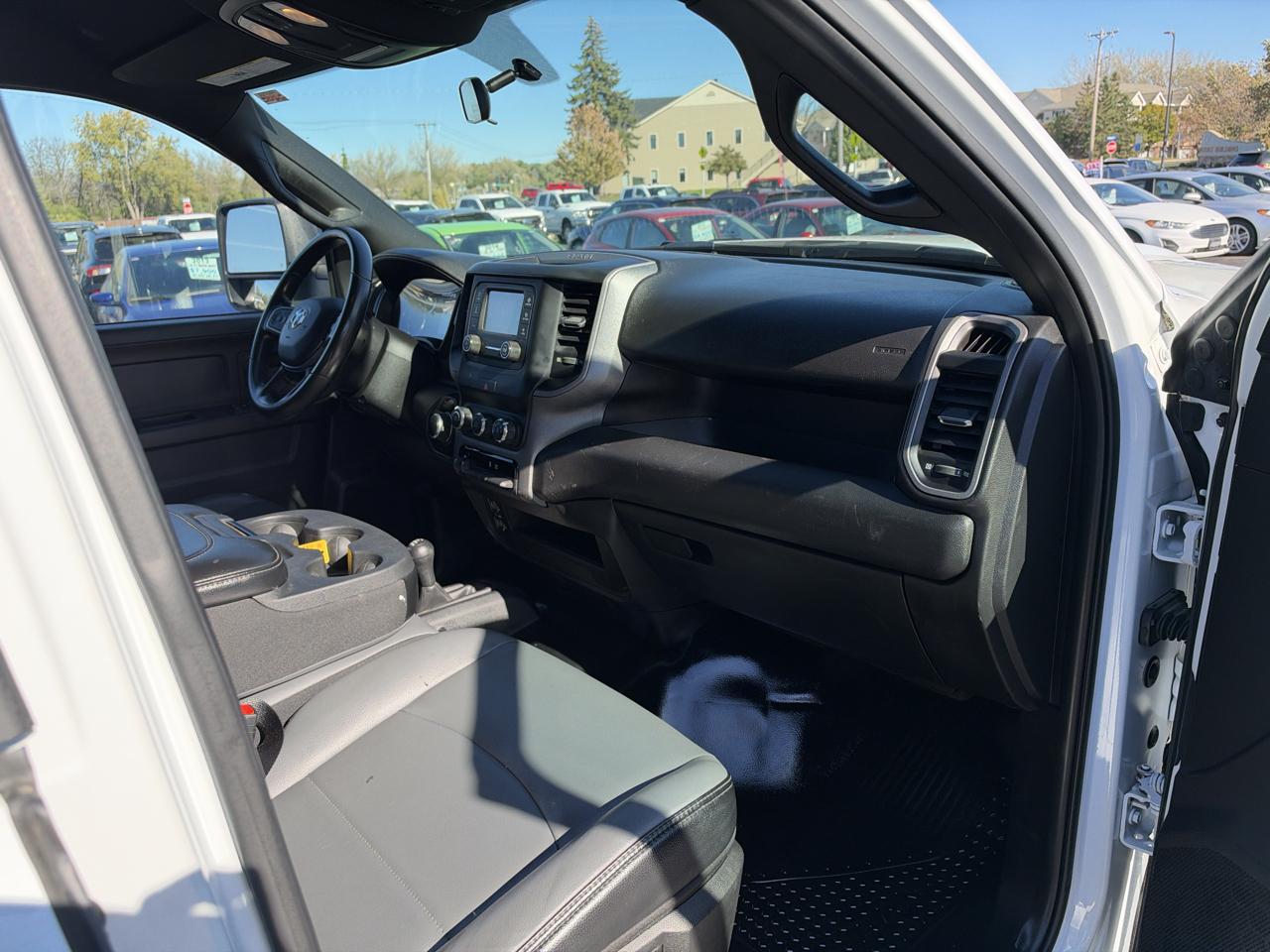 RAM 3500 Tradesman 4x4 Crew Cab 8' Box 2023