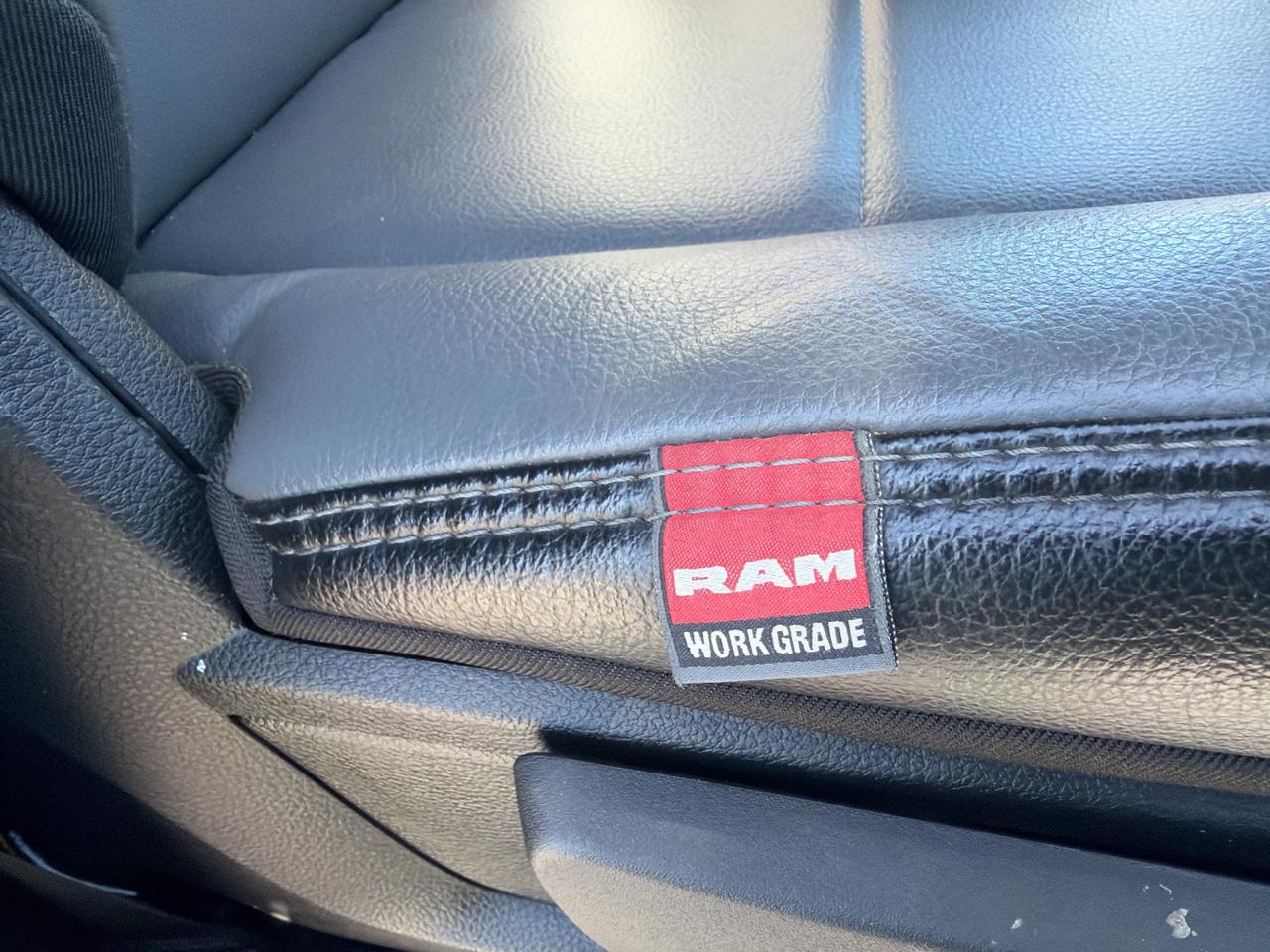 RAM 3500 Tradesman 4x4 Crew Cab 8' Box 2023