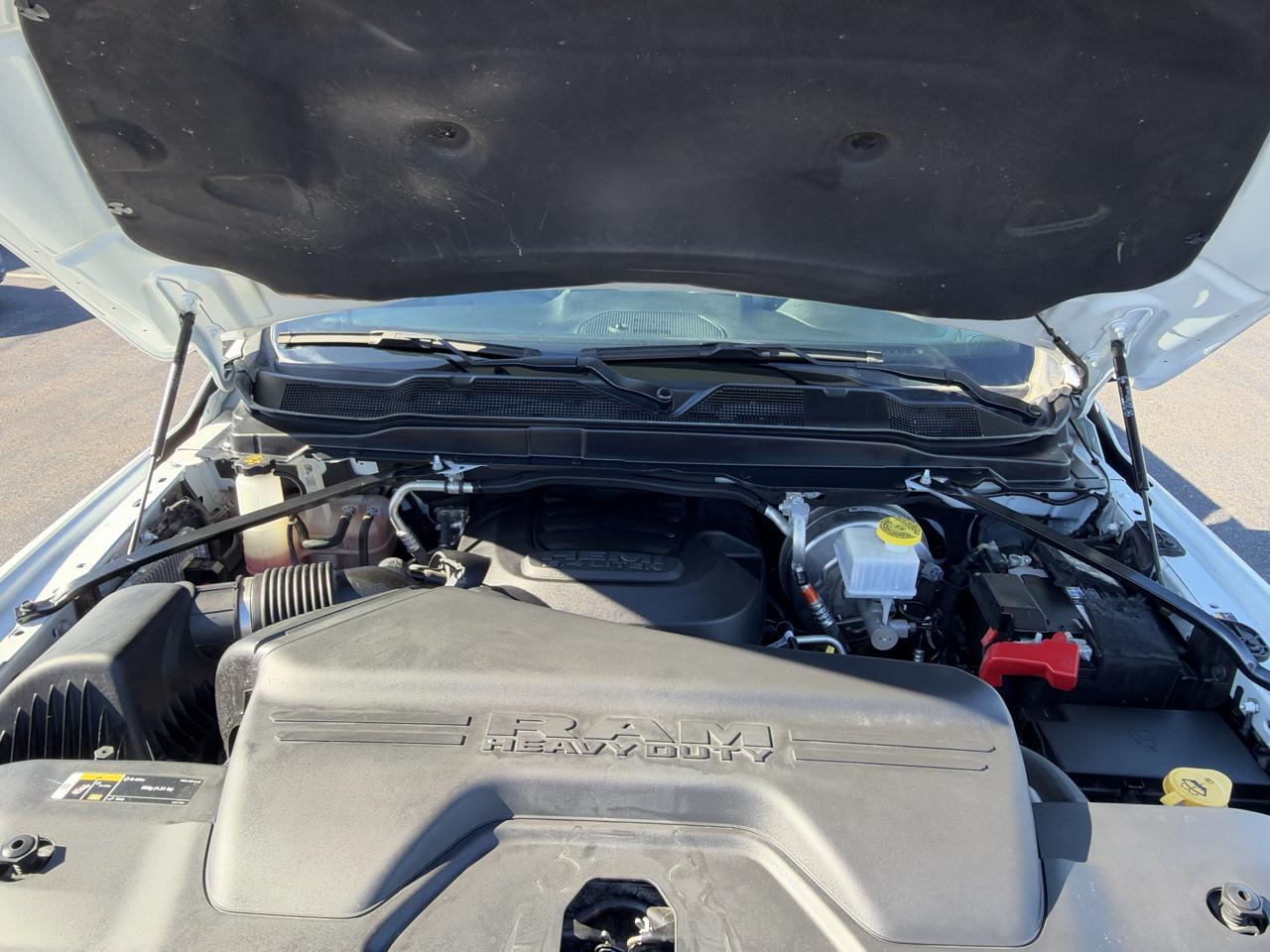 RAM 3500 Tradesman 4x4 Crew Cab 8' Box 2023