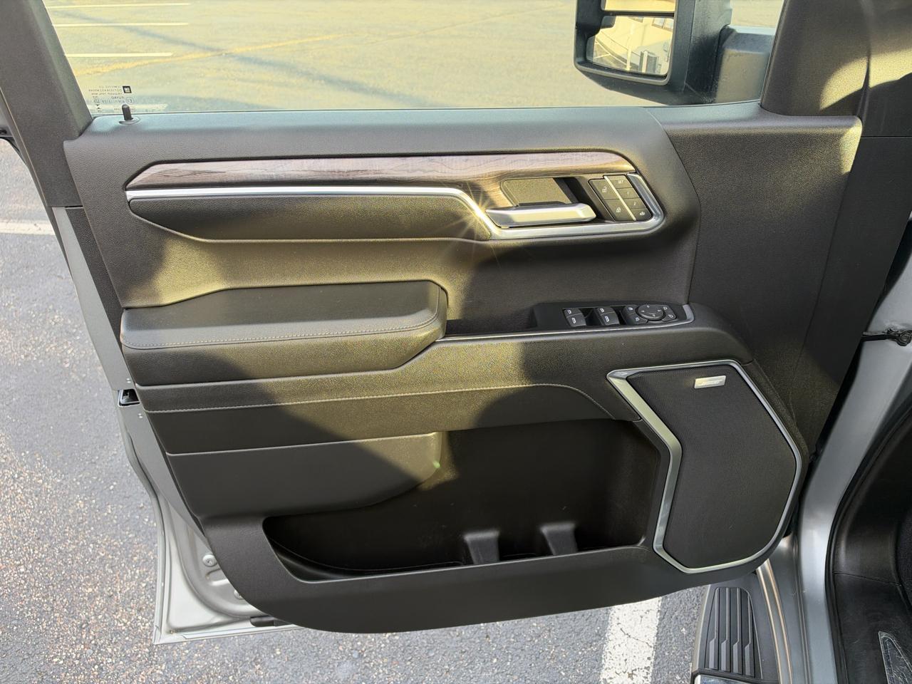 Chevrolet Silverado 1500 4WD Crew Cab 157" LTZ 2024