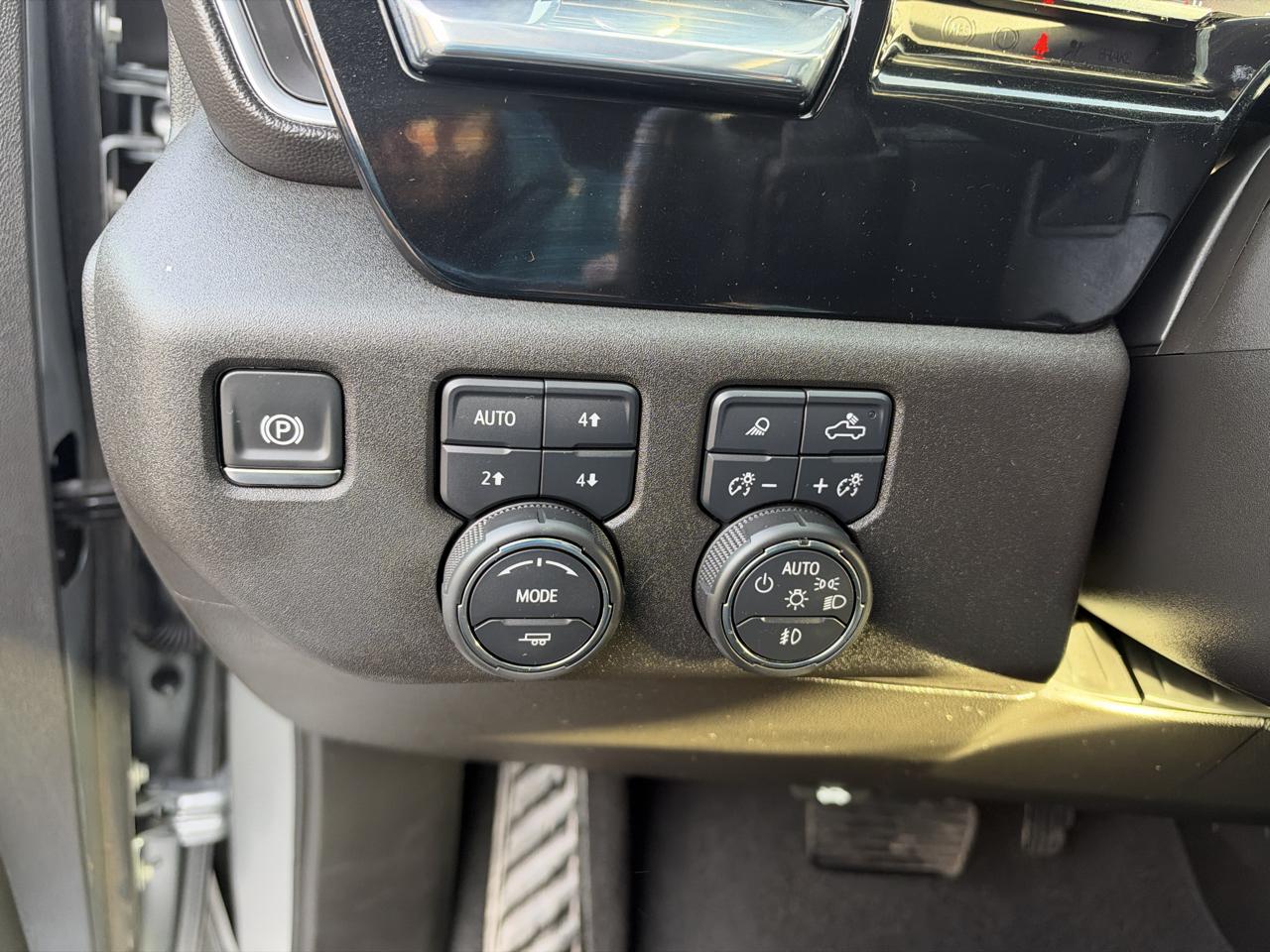 Chevrolet Silverado 1500 4WD Crew Cab 157" LTZ 2024