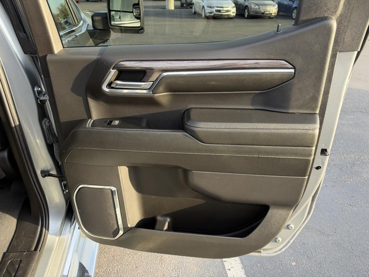 Chevrolet Silverado 1500 4WD Crew Cab 157" LTZ 2024