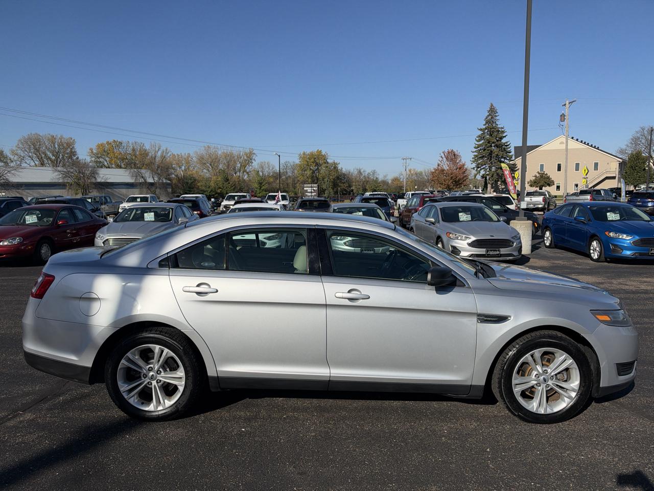 Ford Taurus SE FWD 2018