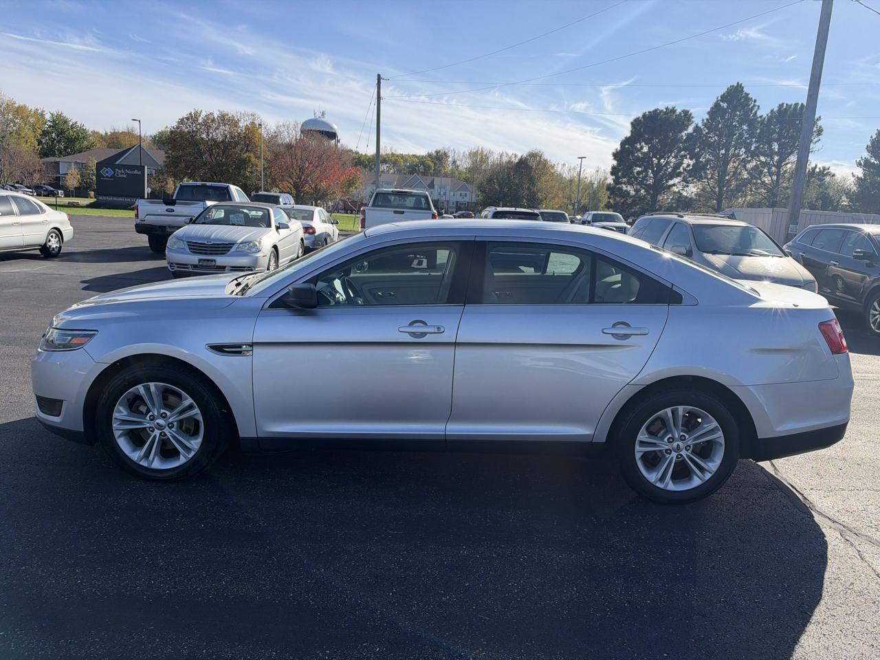 Ford Taurus SE FWD 2018