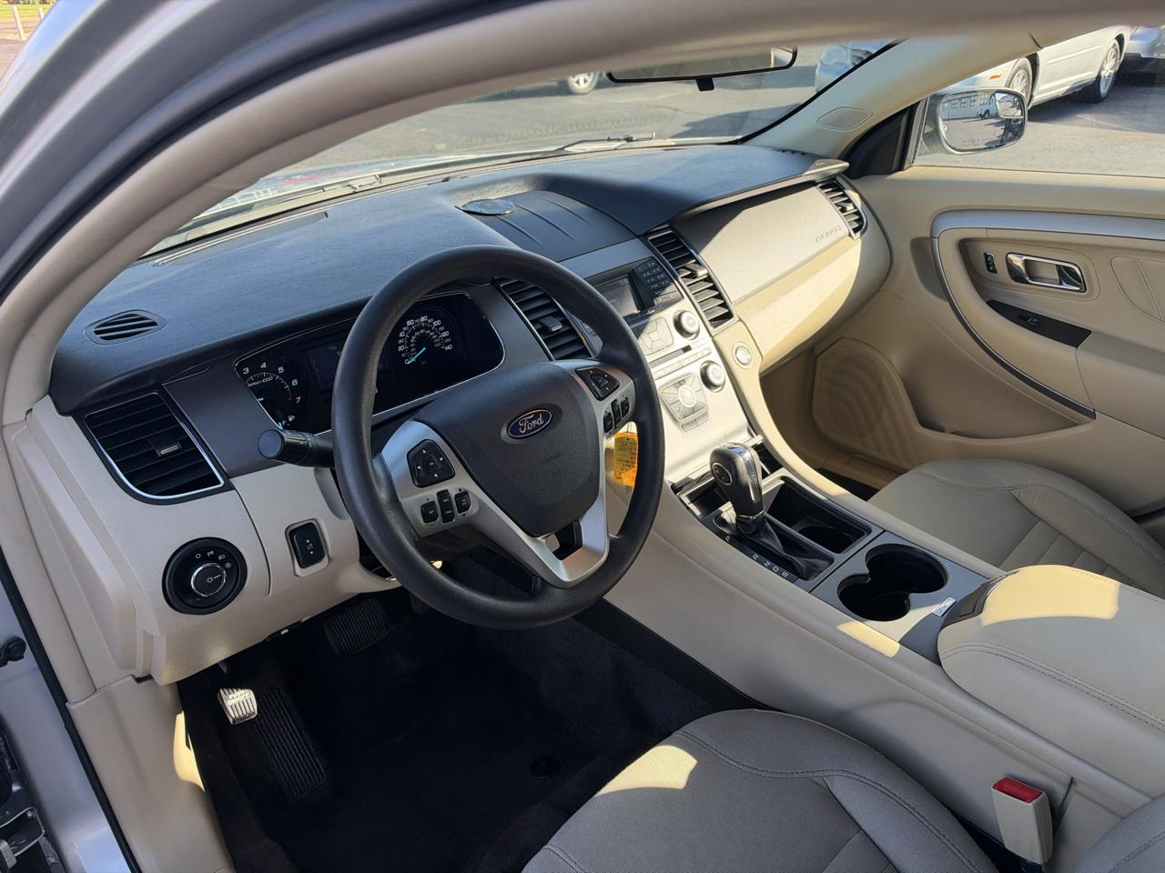 Ford Taurus SE FWD 2018