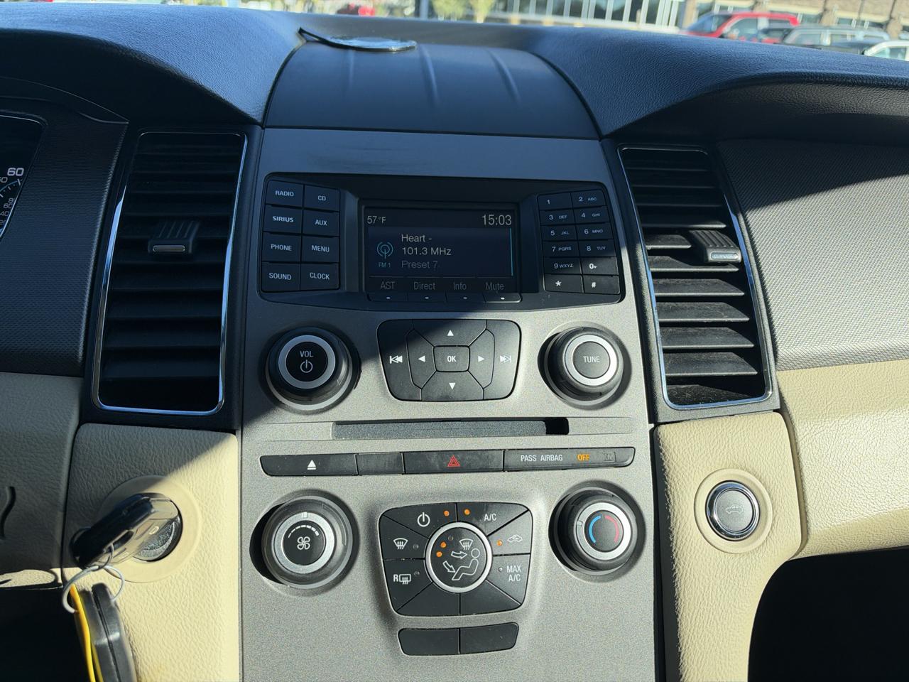 Ford Taurus SE FWD 2018
