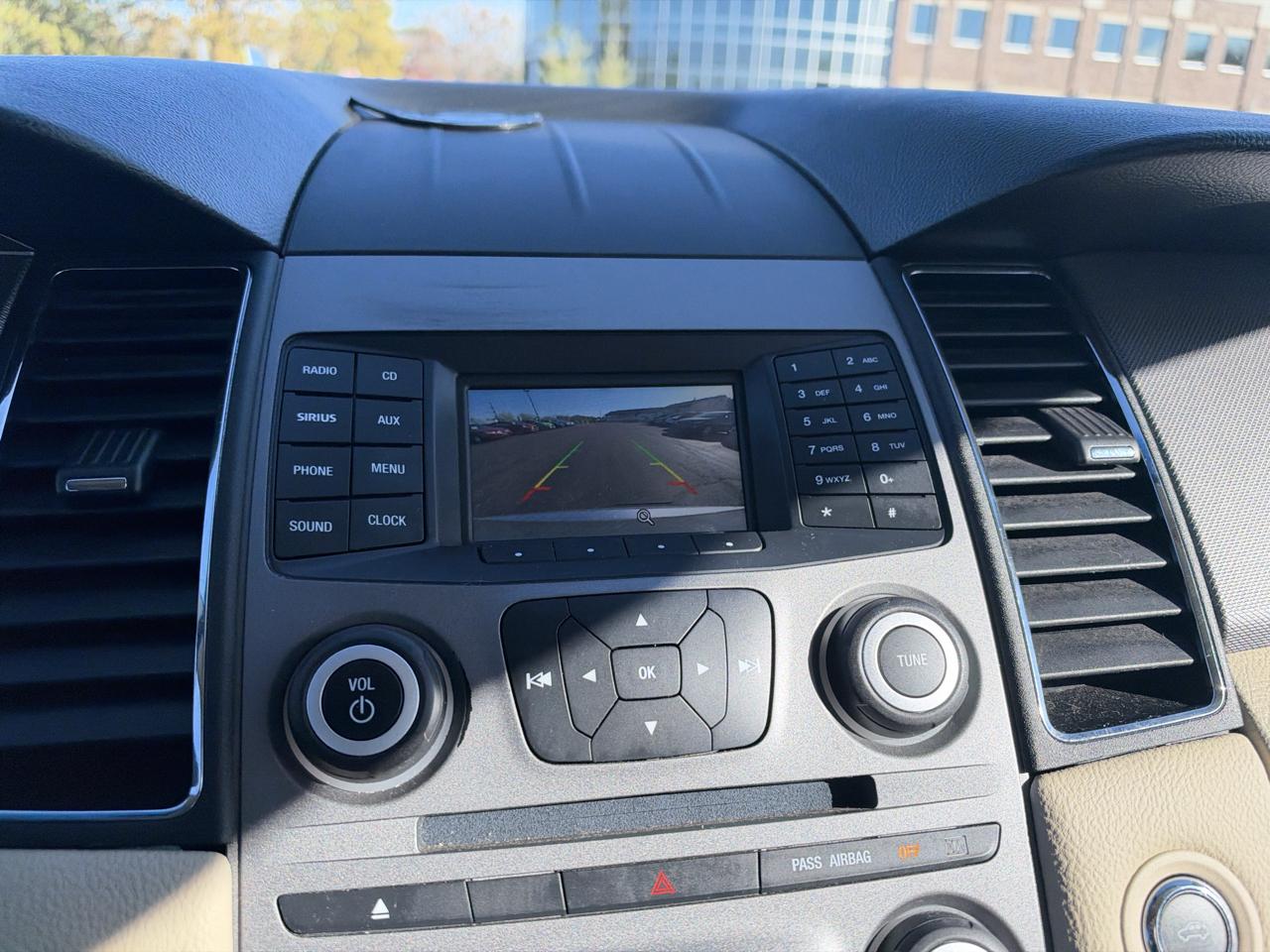 Ford Taurus SE FWD 2018