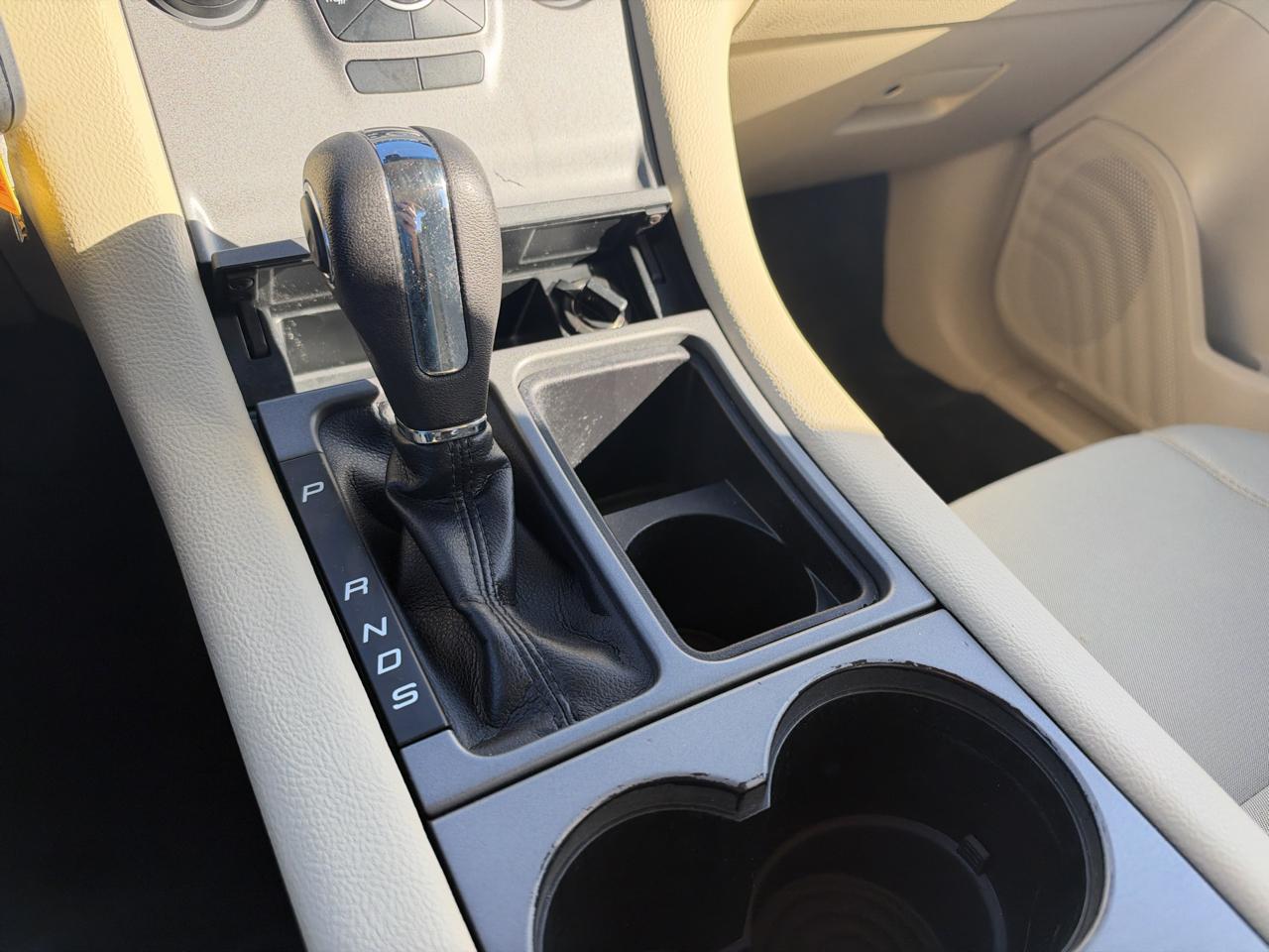 Ford Taurus SE FWD 2018