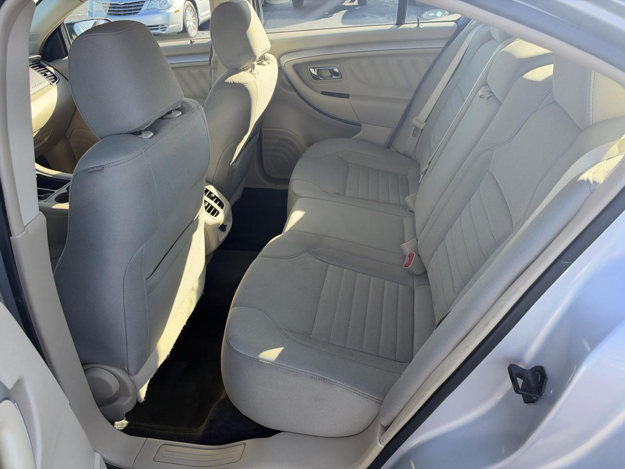 Ford Taurus SE FWD 2018