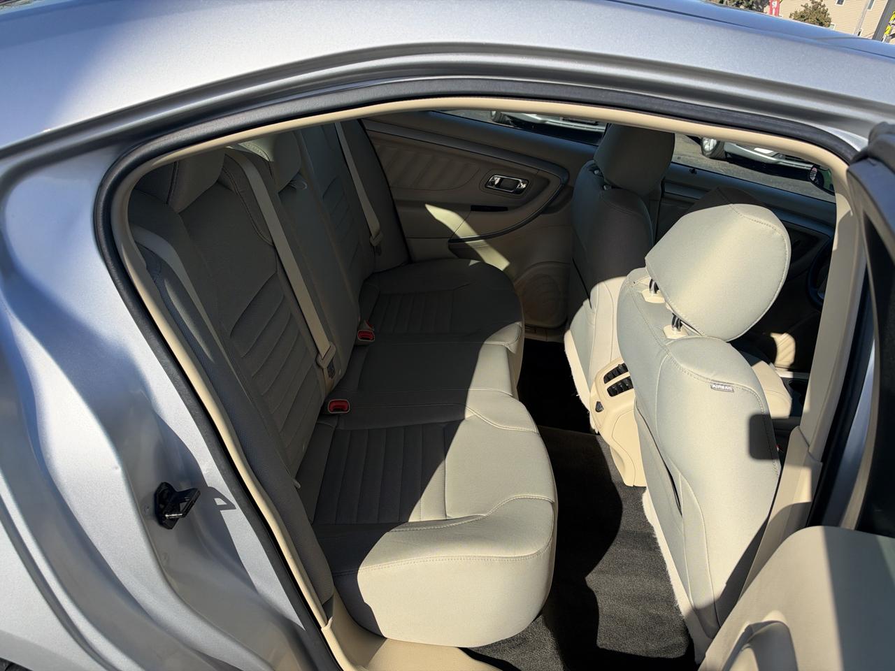 Ford Taurus SE FWD 2018