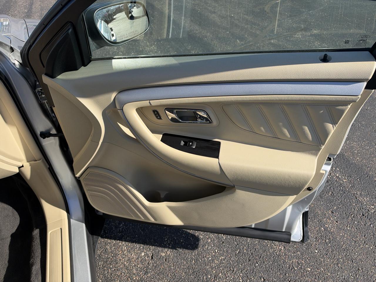 Ford Taurus SE FWD 2018