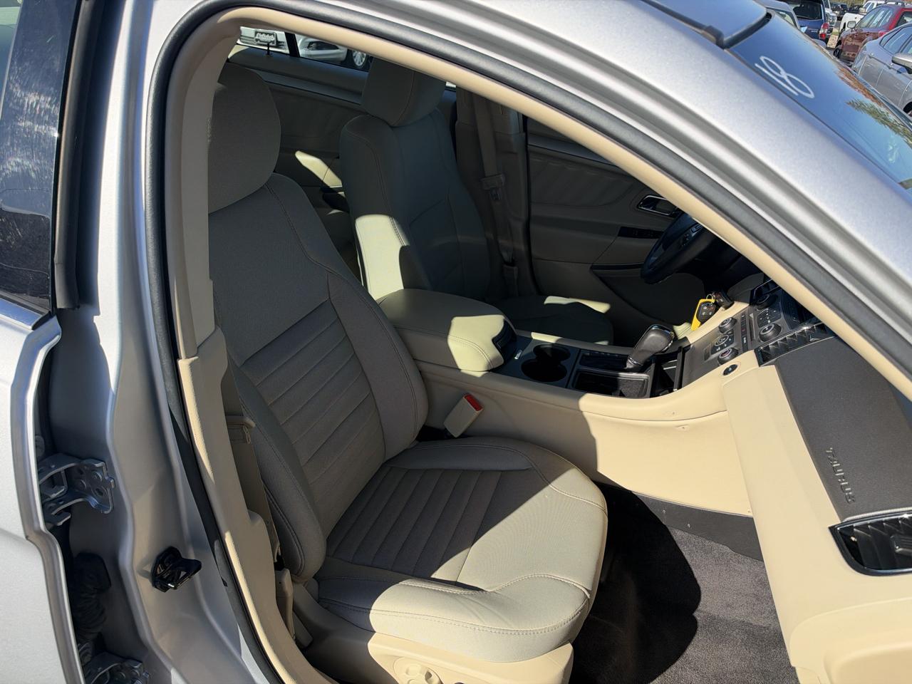 Ford Taurus SE FWD 2018