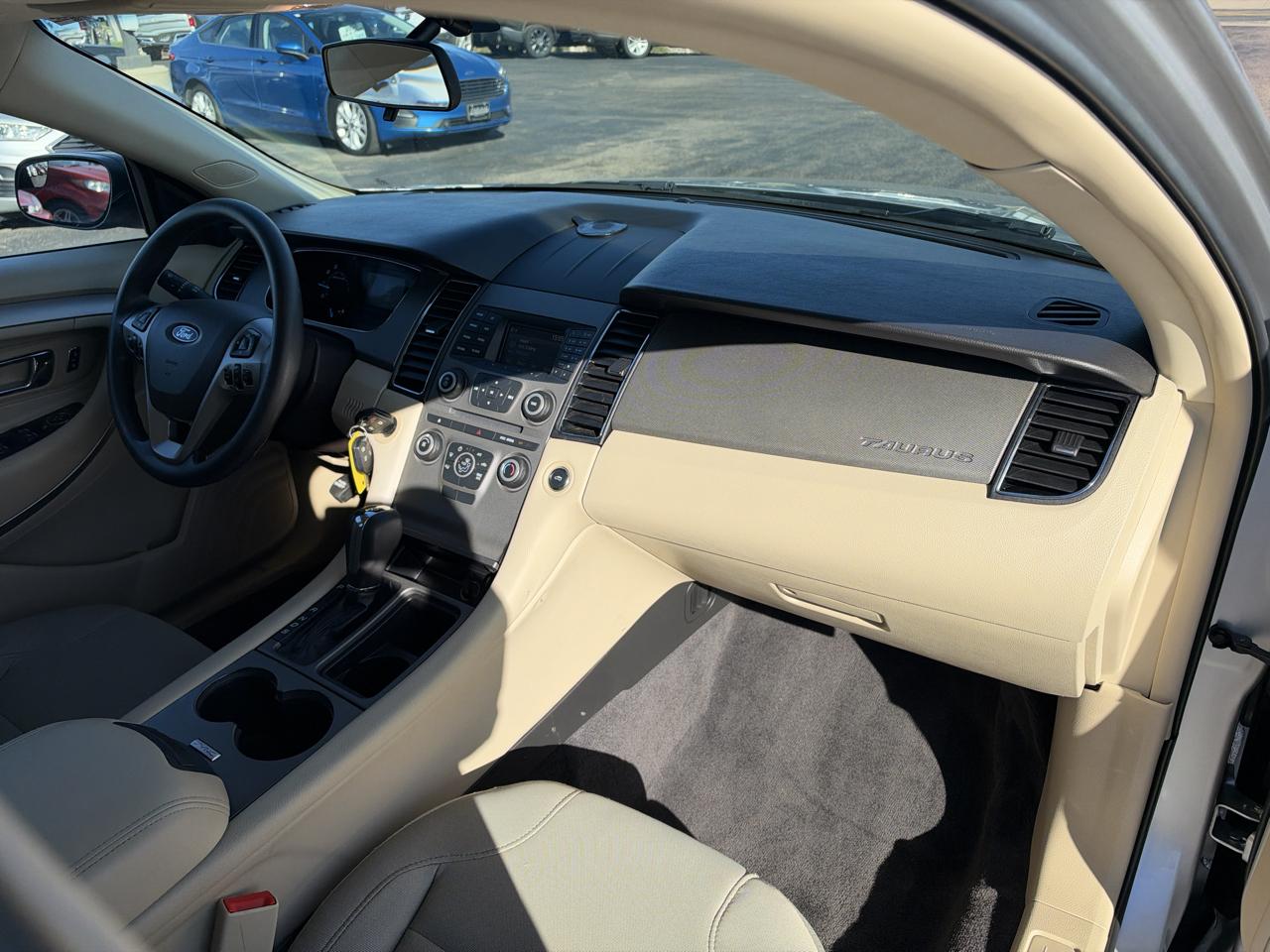 Ford Taurus SE FWD 2018