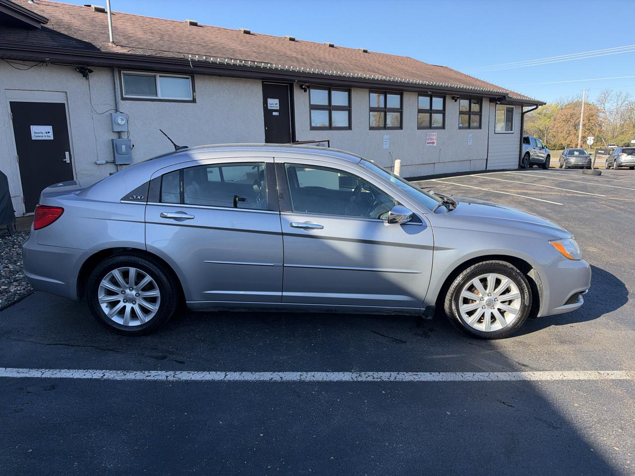 Chrysler 200 4dr Sdn Limited 2013