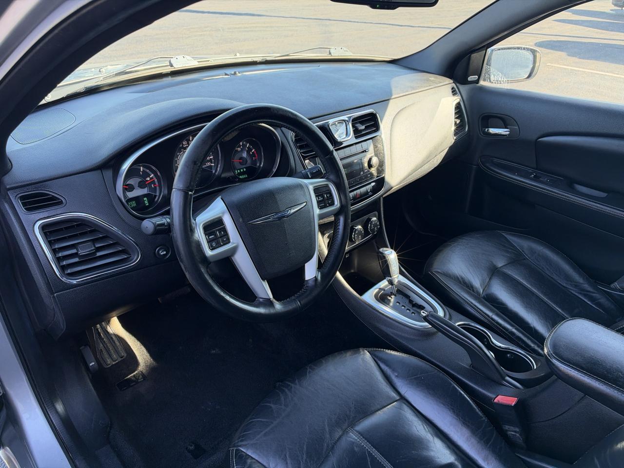 Chrysler 200 4dr Sdn Limited 2013