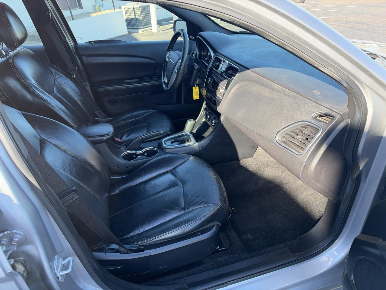 Chrysler 200 4dr Sdn Limited 2013