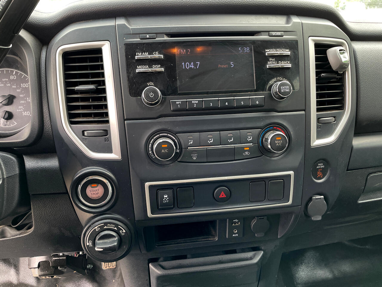 Nissan Titan PRO-4X Crew Cab 4WD 2018 Nissan Titan PRO-4X Crew Cab 4WD 2018