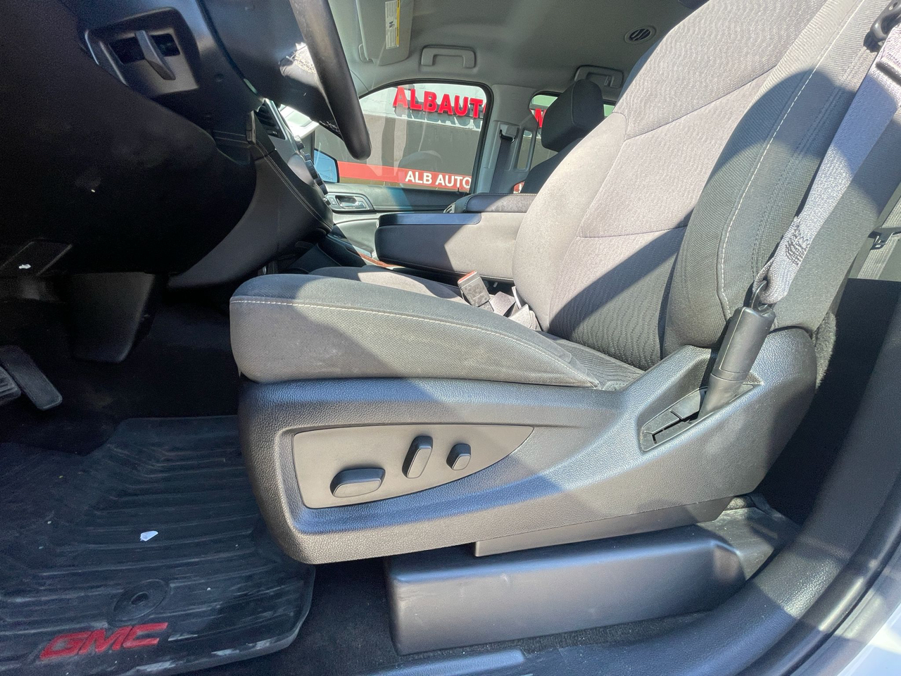 GMC Yukon SLE 4WD 2015 GMC Yukon SLE 4WD 2015