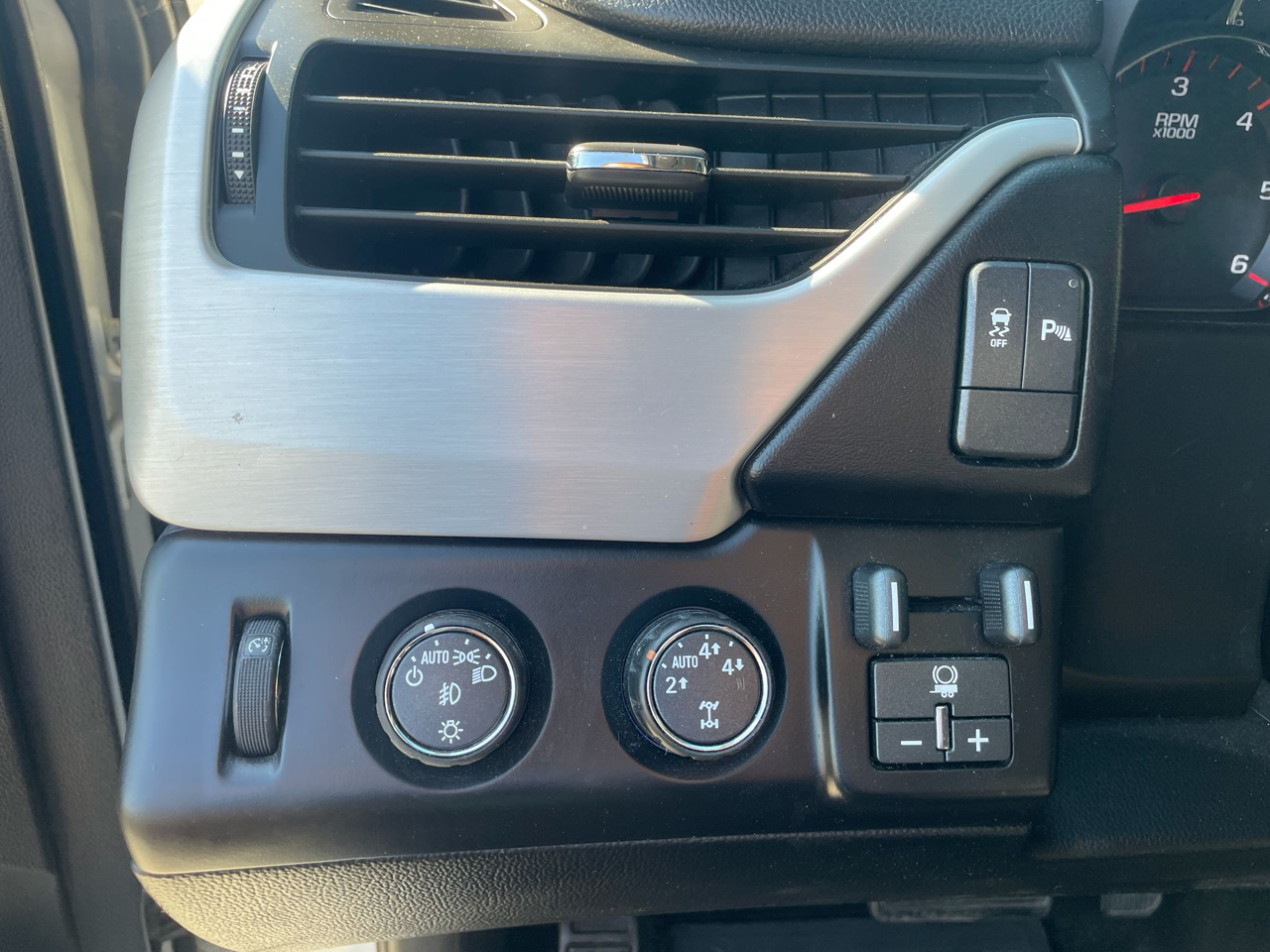 GMC Yukon SLE 4WD 2015 GMC Yukon SLE 4WD 2015