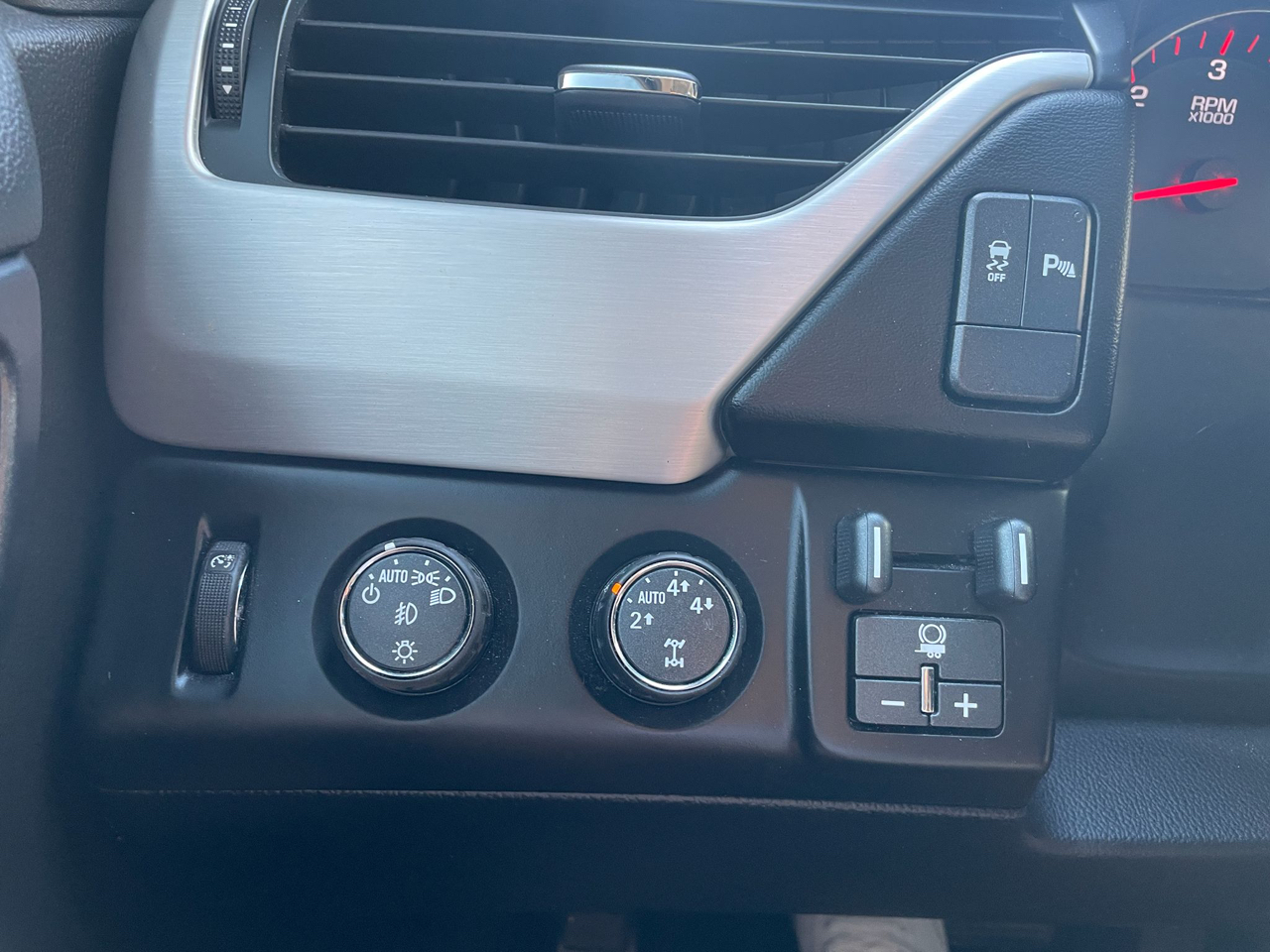 GMC Yukon SLE 4WD 2015 GMC Yukon SLE 4WD 2015