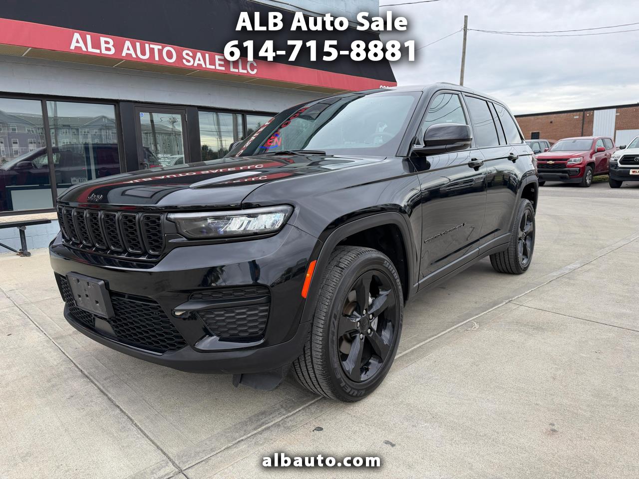 2023 Jeep Grand Cherokee Laredo 4WD