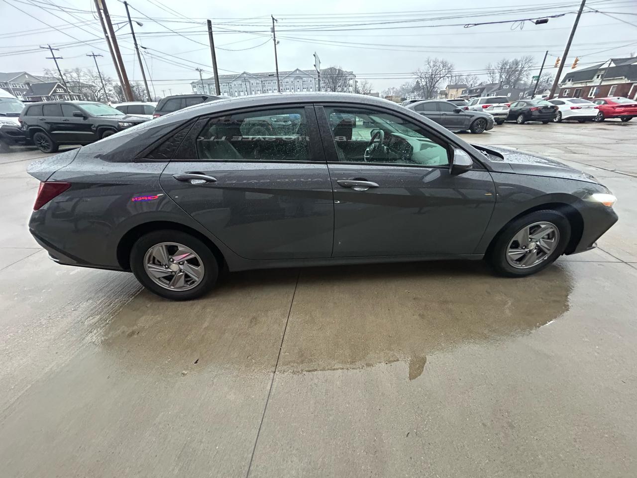 Hyundai Elantra SE 2024