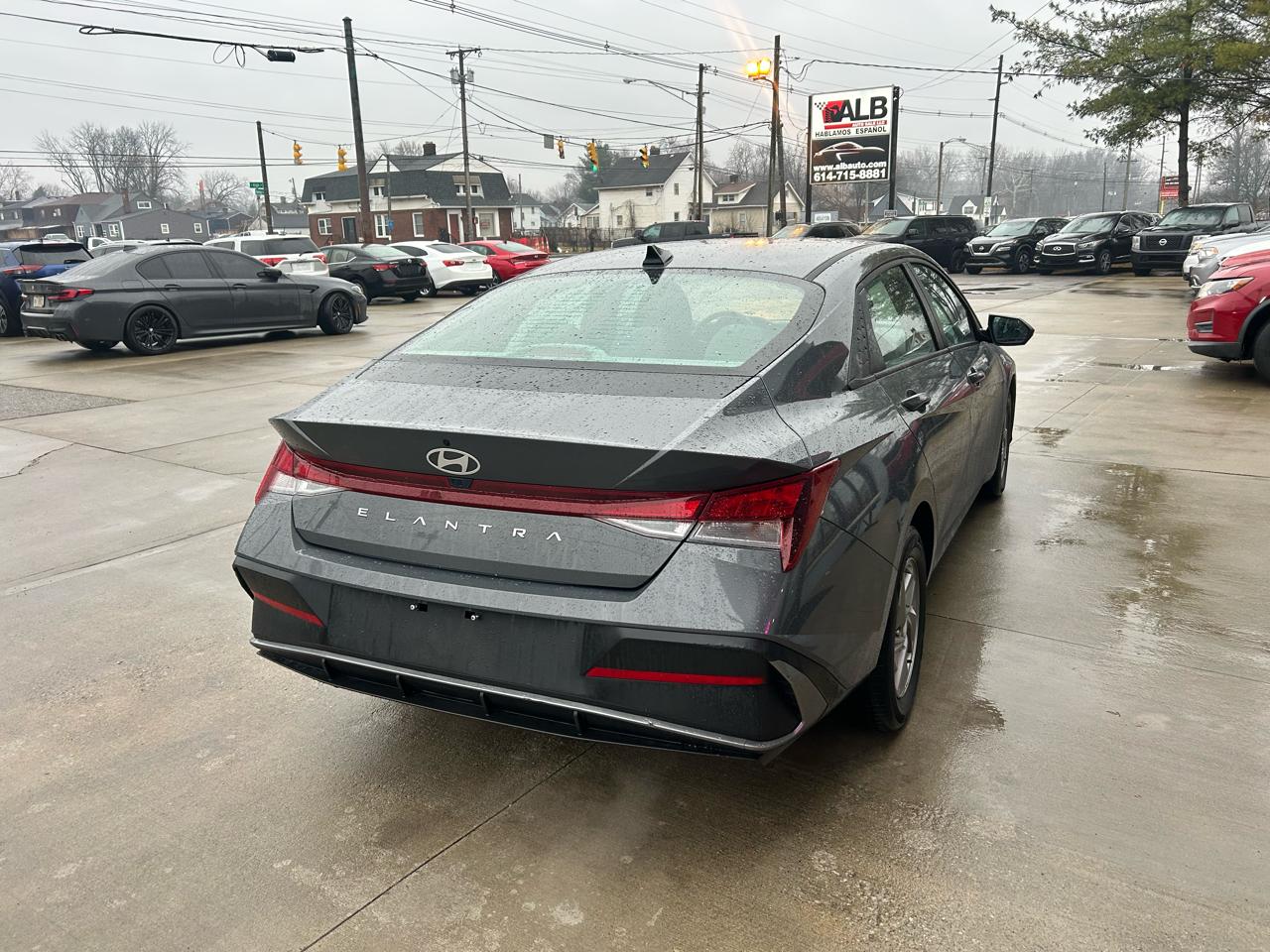 Hyundai Elantra SE 2024