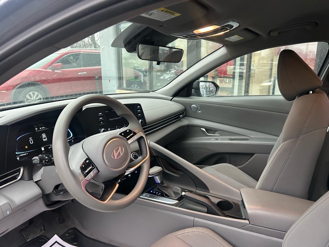 Hyundai Elantra SE 2024