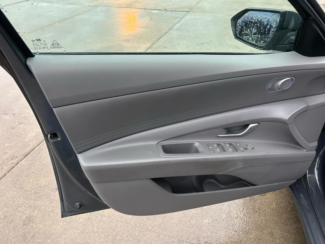 Hyundai Elantra SE 2024