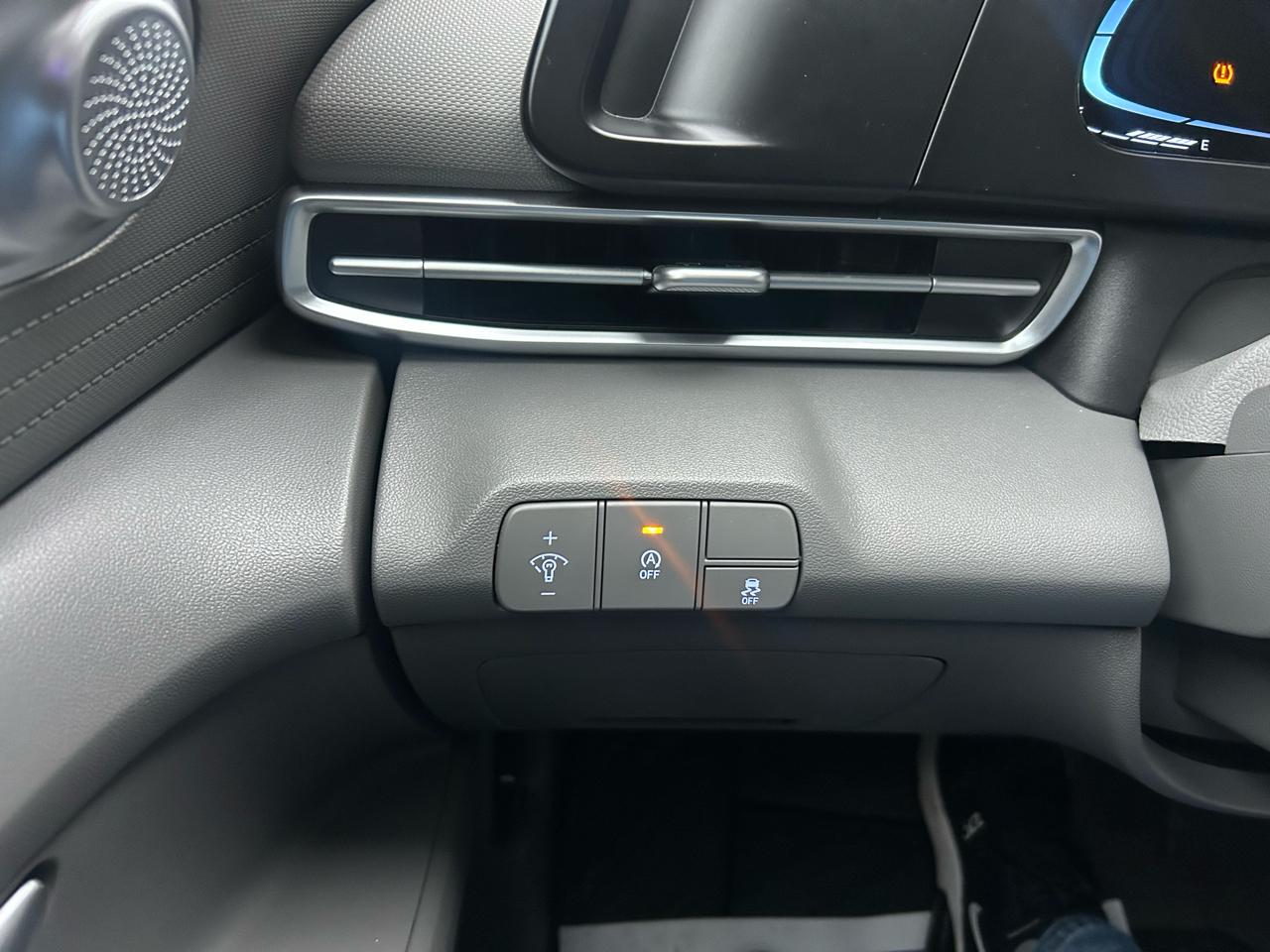 Hyundai Elantra SE 2024