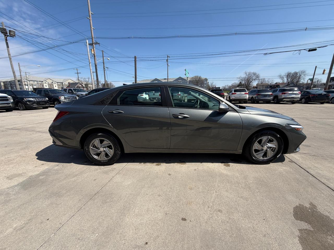 Hyundai Elantra SE 2025