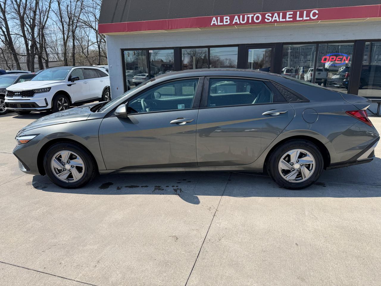 Hyundai Elantra SE 2025