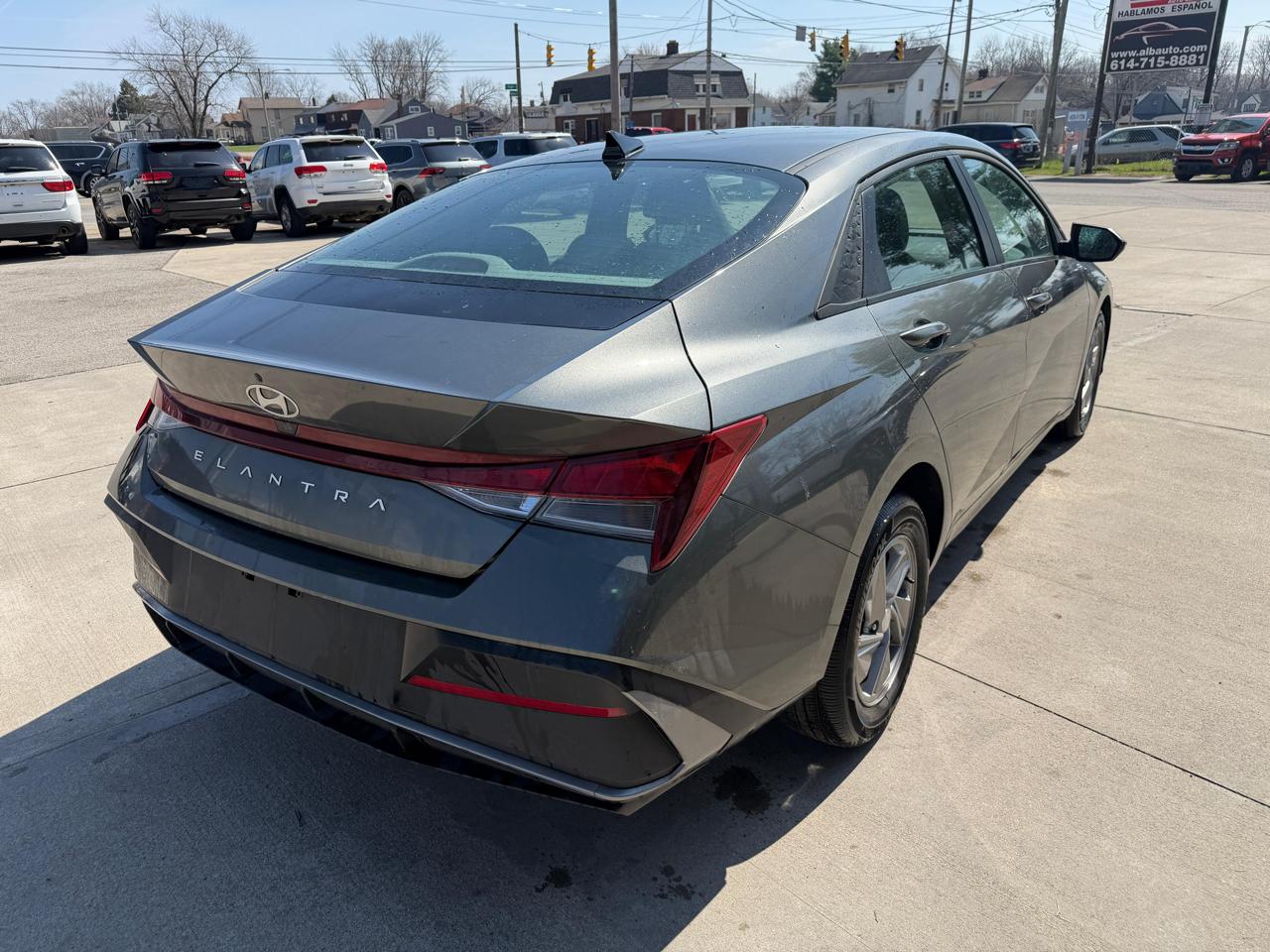 Hyundai Elantra SE 2025