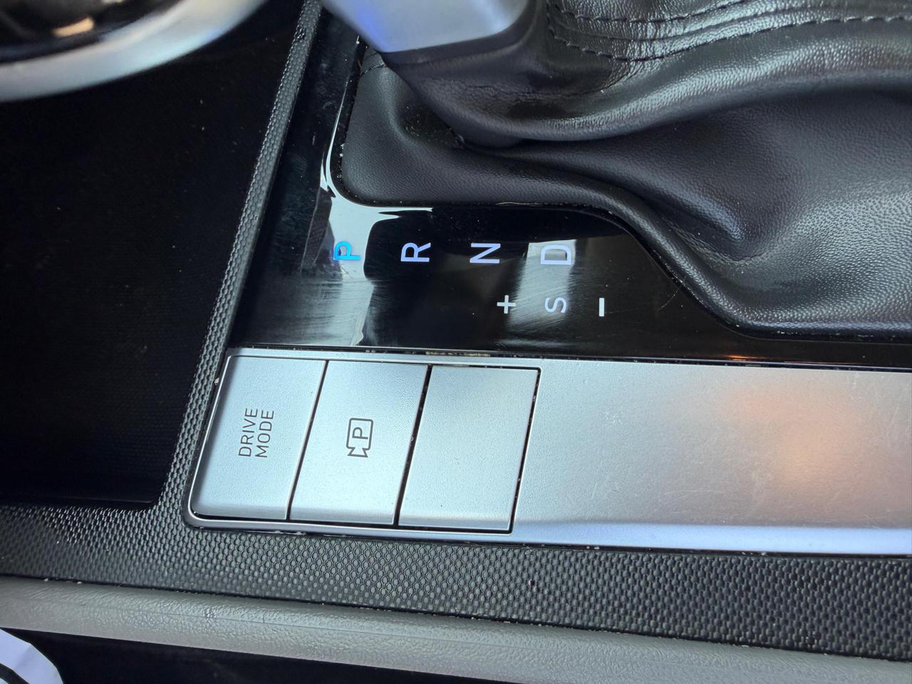 Hyundai Elantra SE 2025