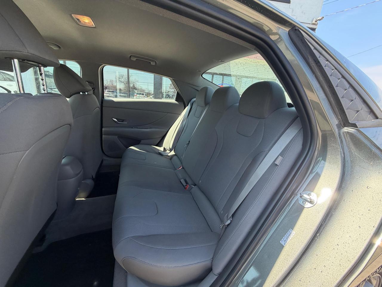 Hyundai Elantra SE 2025