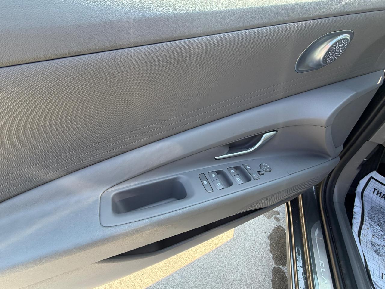 Hyundai Elantra SE 2025