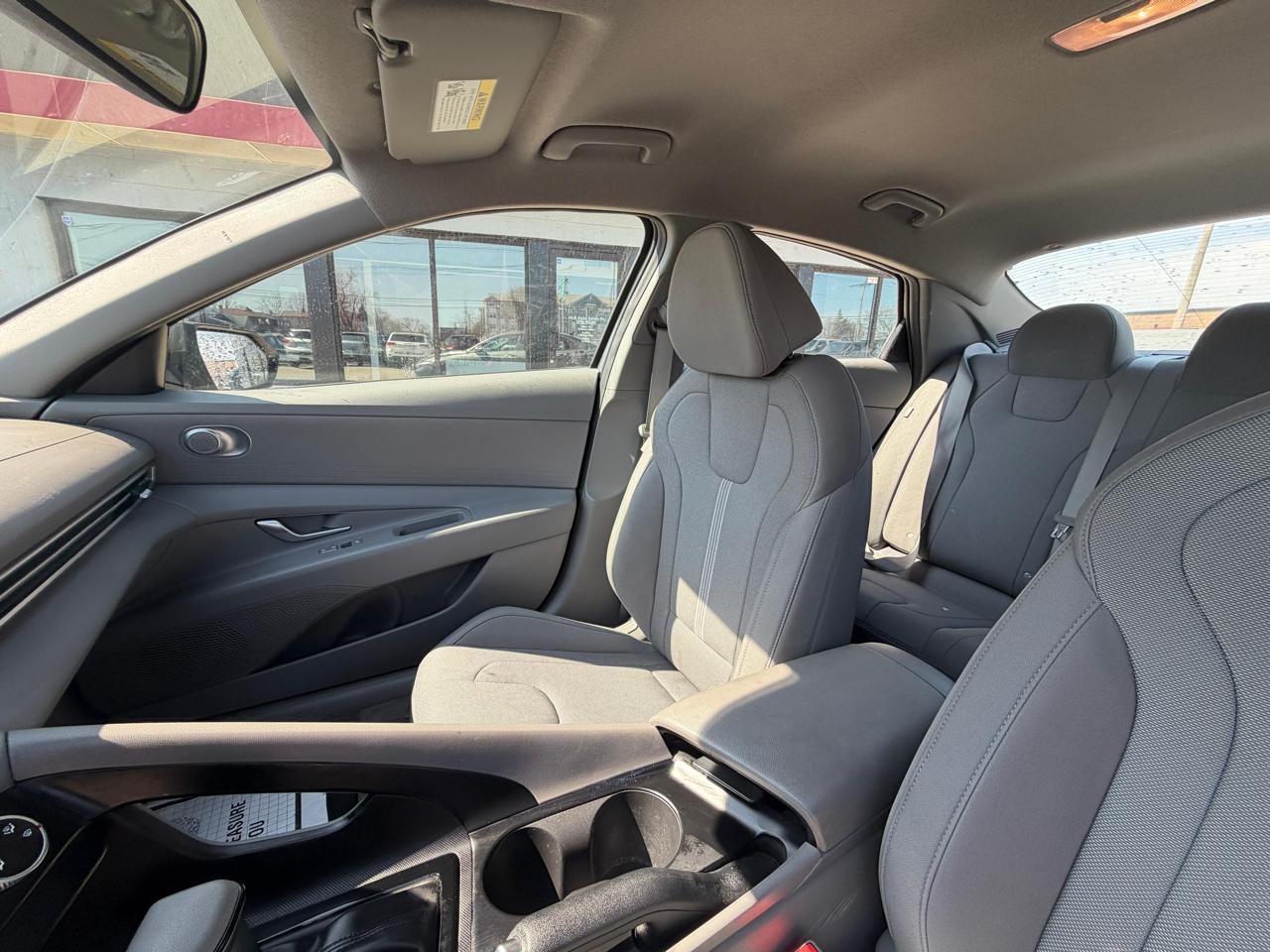 Hyundai Elantra SE 2025