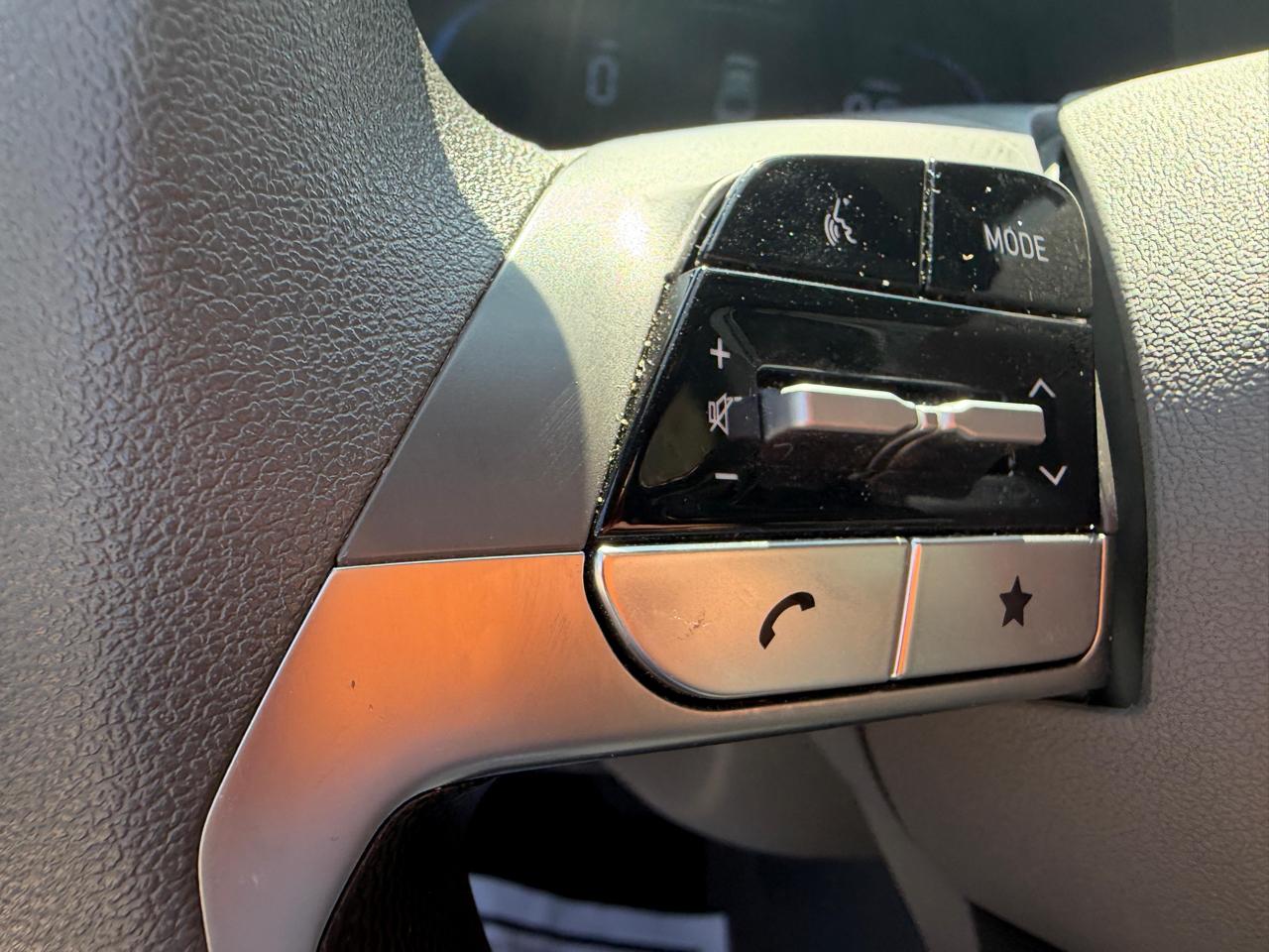 Hyundai Elantra SE 2025