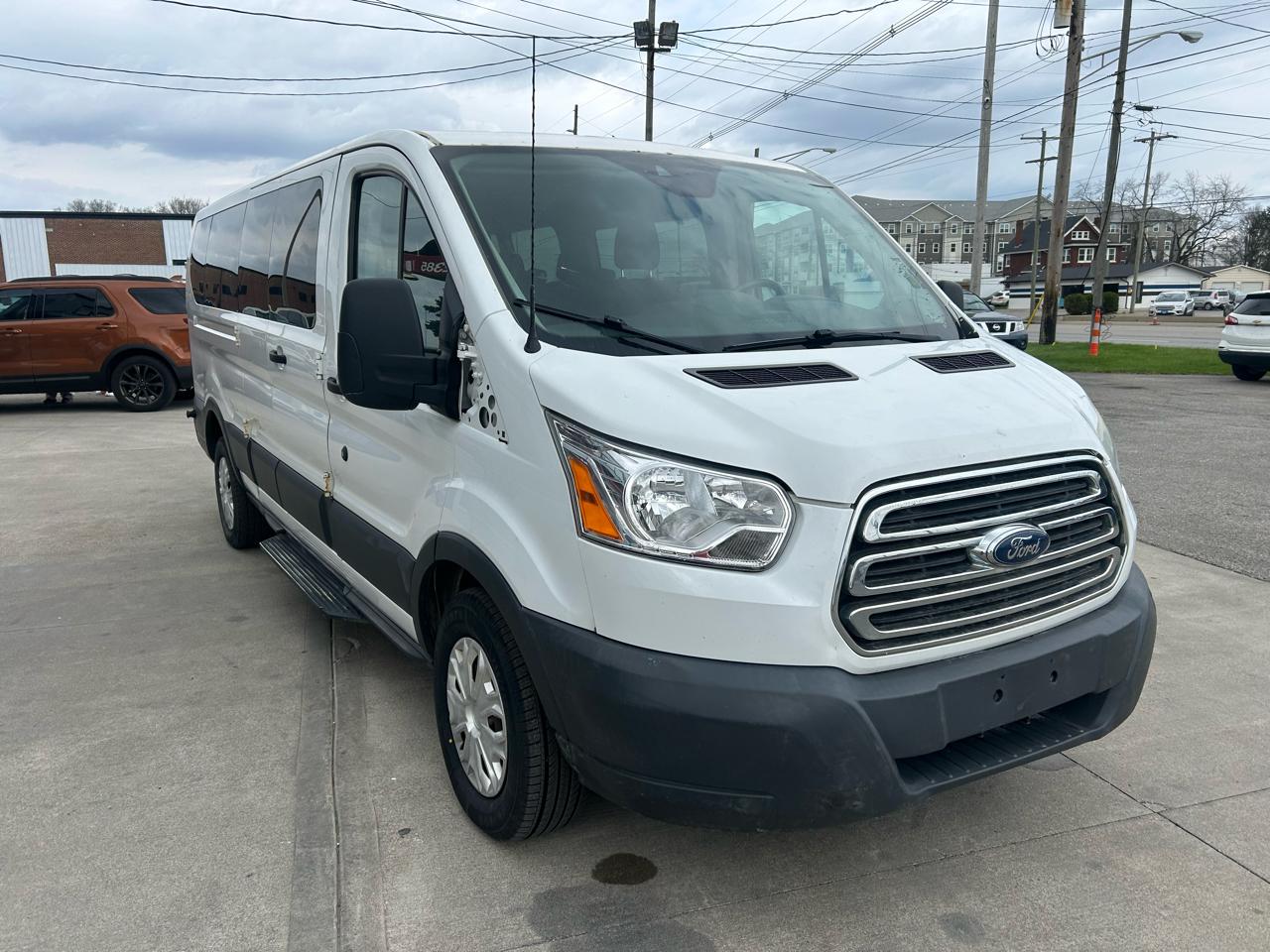 Ford Transit 350 Wagon Low Roof XLT 60/40 Pass. 148-in. WB 2016