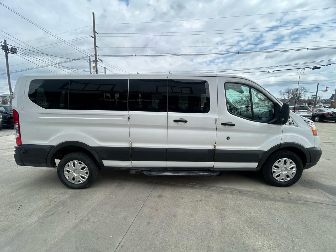 Ford Transit 350 Wagon Low Roof XLT 60/40 Pass. 148-in. WB 2016