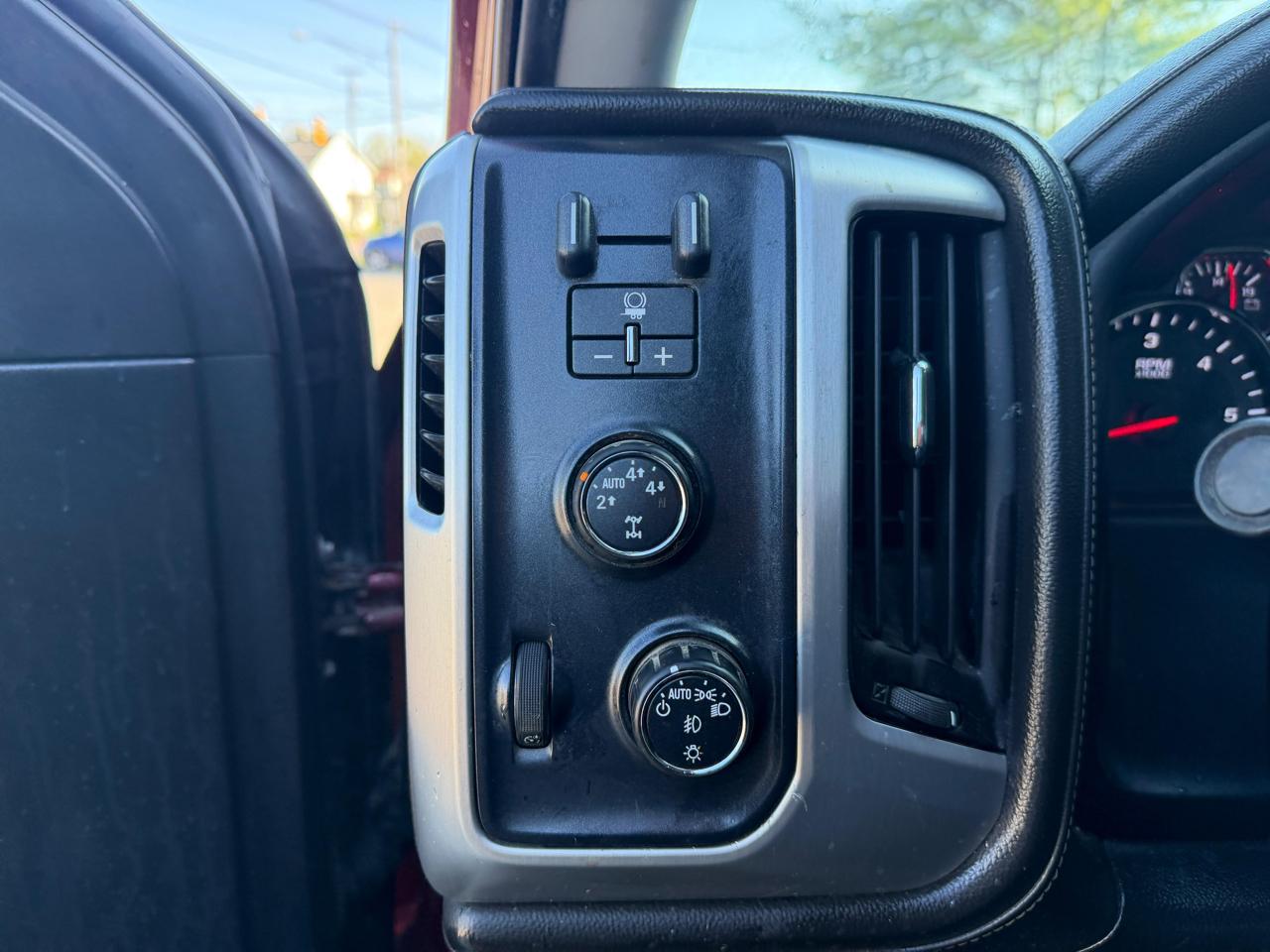 GMC Sierra 2500HD SLE Crew Cab 4WD 2015