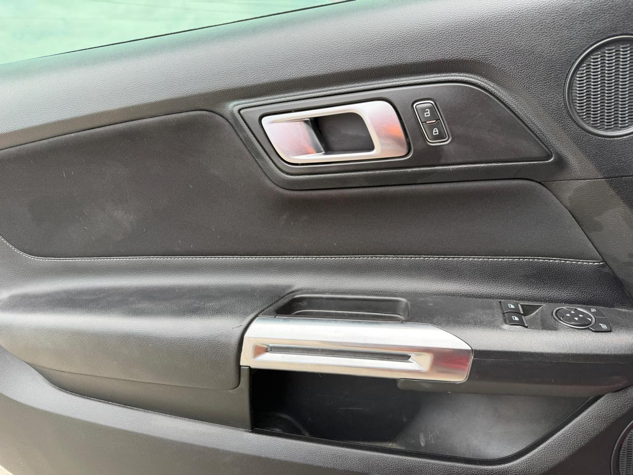 Ford Mustang EcoBoost Coupe 2021