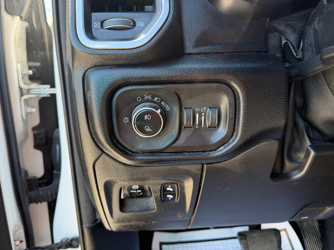 RAM 1500 Big Horn Crew Cab SWB 4WD 2019