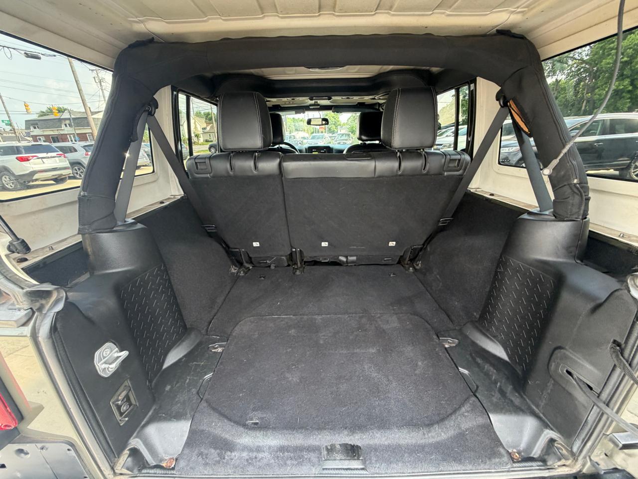 Jeep Wrangler Unlimited Sahara 4WD 2015