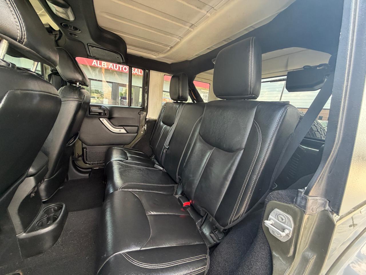 Jeep Wrangler Unlimited Sahara 4WD 2015