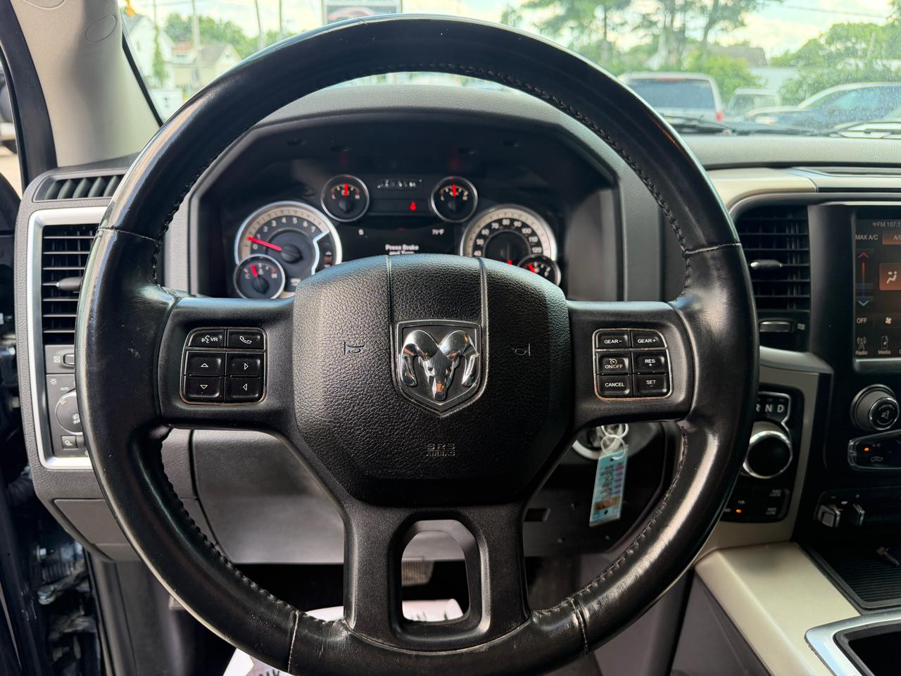 RAM 1500 SLT Quad Cab 4WD 2014