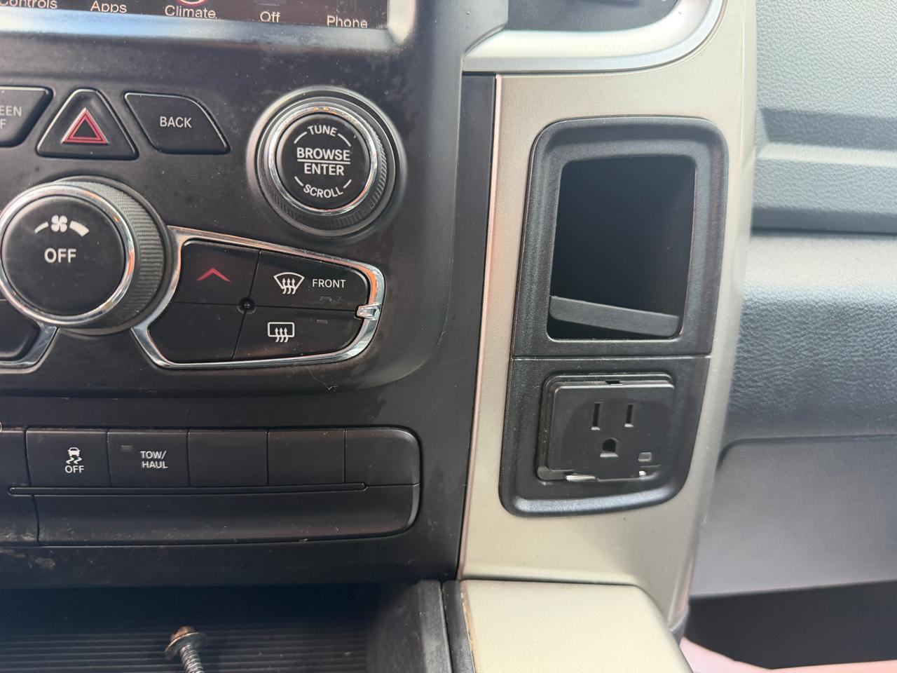 RAM 1500 SLT Quad Cab 4WD 2014
